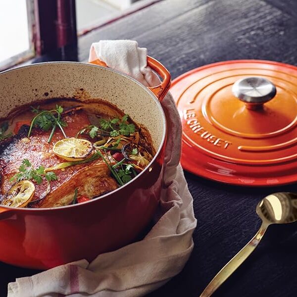 Le Creuset Enameled Cast Iron Signature Dutch Oven