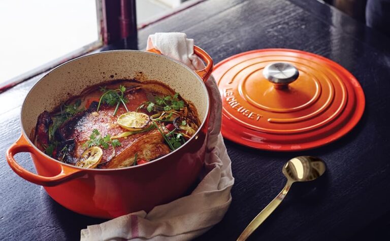 Le Creuset Enameled Cast Iron Signature Round Dutch Oven